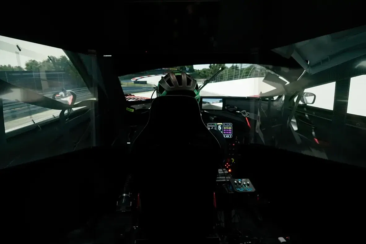 VR vs Triple Screen
